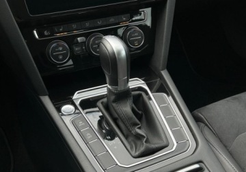 Volkswagen Passat B8 Limousine Facelifting 1.5 TSI EVO 150KM 2019 Volkswagen Passat Highline Pakiety, ACC, KAmera, GPS, Active Info Display, zdjęcie 25