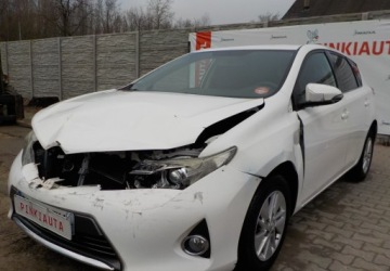 Toyota Auris II 2014 Toyota Auris Okazja 1.8 Hybryda 99KM, zdjęcie 8