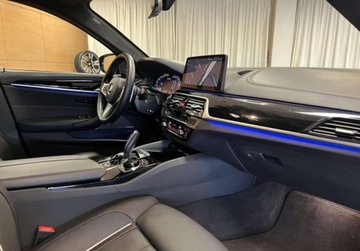 BMW Seria 5 G30-G31 M5 Limuzyna Facelifting 4.4 M550i 530KM 2022 BMW Seria 5 Salon Polska ASO R CARS Warszawa 4.4 Benzyna 530KM, zdjęcie 6