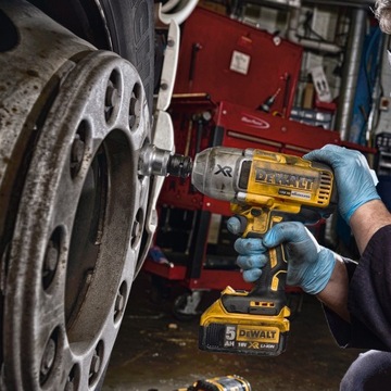 DCF899P2 УДАРНЫЙ гайковерт 1/2 950 Нм 18 В 2x5 Ач DEWALT