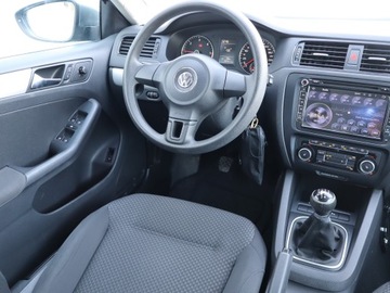 Volkswagen Jetta VI Sedan 1.6 TDI CR DPF 105KM 2011 VW Jetta 1.6 TDI, Klima, Klimatronic, Parktronic, zdjęcie 6