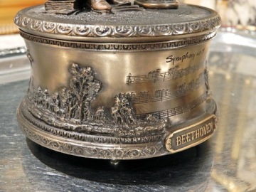 Статуэтка Людвига Ван Бетховена музыкальная шкатулка на постаменте v