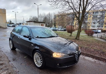 Alfa Romeo 147 Hatchback 1.6 i 16V T.Spark 120KM 2006 Alfa Romeo 147 Alfa Romeo 147 1,6 benzyna Zamiana, zdjęcie 8