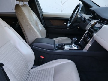 Land Rover Discovery Sport SUV Facelifting 2.0 D I4 240KM 2020 Land Rover Discovery Sport SD4, Salon Polska, zdjęcie 8