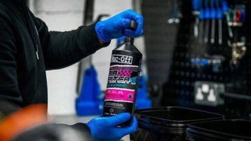 Биоразлагаемая жидкость для чистки губчатых воздушных фильтров Muc-Off 1л.