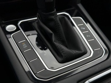 Volkswagen Passat B8 Variant Facelifting 2.0 TDI SCR 150KM 2023 Volkswagen Passat TDI 150KM Elegance LED Matrix Nawigacja Martwe pole, zdjęcie 21