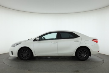 Toyota Corolla XI Sedan 1.6 Valvematic 132KM 2015 Toyota Corolla 1.6 Valvematic, Salon Polska, zdjęcie 2