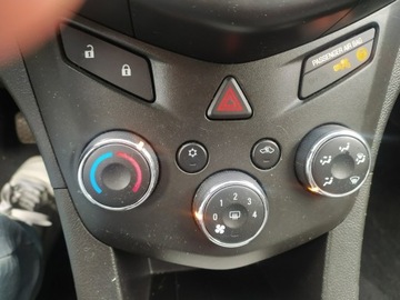 Chevrolet Aveo T300 Hatchback 5d 1.2 70KM 2013 Chevrolet Aveo Ekonomiczny i niezawodny samochód, zdjęcie 6