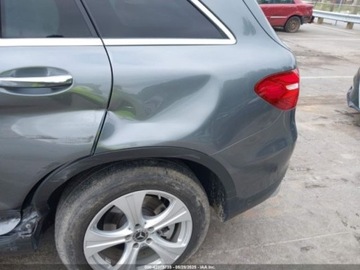 Mercedes GLC C253 2018 Mercedes-Benz GLC 300 4matic 2.0 Benzyna 241KM, zdjęcie 6