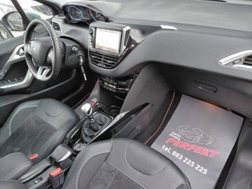 Peugeot 2008 I SUV Facelifting 1.2 PureTech 110KM 2019 Peugeot 2008 Kamera Panorama Alu PDC Sensor 1.2 Benzyna 110KM, zdjęcie 13