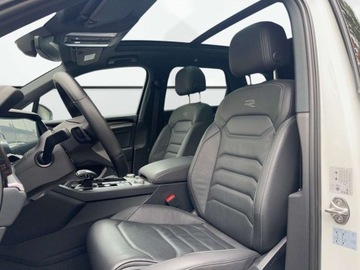 Volkswagen Touareg III SUV 3.0 V6 SCR TDI 286KM 2023 Volkswagen Touareg TDI 4X4 285KM R-LINE HAK Panorama DSG Pneumatyka FVA, zdjęcie 10
