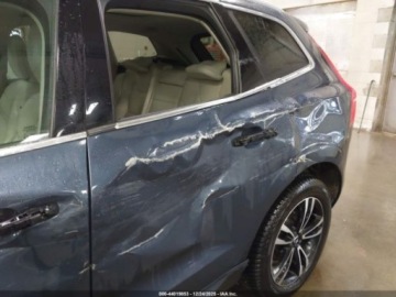 Volvo XC60 II Crossover T5 250KM 2020 Volvo XC 60 2020 r., 2,0L T5 MOMENTUM 2.0 Benzyna 250KM, zdjęcie 9