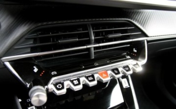 Peugeot 2008 II SUV Facelifting 1.2 PureTech 130KM 2024 Peugeot 2008 Salon Polska 130 KM Automat Wersja GT Gwarancja RIA, zdjęcie 21