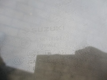 SKLO (OKNO) DVEŘE PRAVÁ PŘEDNÍ SUZUKI IGNIS III 18R