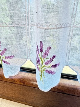 Льняная кухонная штора Заздростка белая с вышивкой лаванда высота 60 см