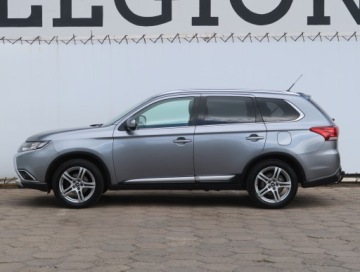 Mitsubishi Outlander III SUV Facelifting 2015 2.2 DI-D 150KM 2016 Mitsubishi Outlander 2.2 DI-D, 4X4, 7 miejsc, zdjęcie 2