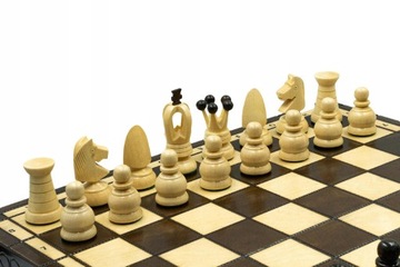 Шахматные фигуры в резной вставке, 44х44.