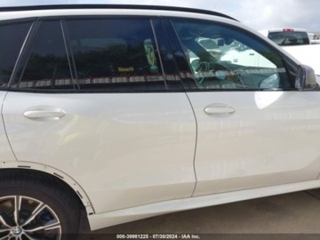 BMW X5 G05 M SUV 4.4 M 600KM 2022 BMW X5 2022r, M50I, 4.4L, XDrive 4.4 Benzyna 600KM, zdjęcie 3