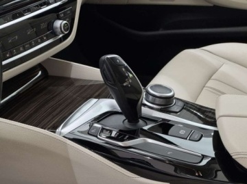 BMW Seria 5 G30-G31 Limuzyna 520d 190KM 2019 BMW Seria 5 520d xDrive Luxury Line Kamera cofania Nawigacja Salon Pols, zdjęcie 7