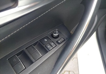 Toyota Corolla XII Hatchback 1.8 Hybrid 122KM 2019 Toyota Corolla GwarancjaKamera Cofania, cyfrowe zegary, Bezwypadkowa, Salo, zdjęcie 9