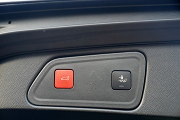 Peugeot 3008 II Plug-In Hybrid Facelifting 1.6 HYBRID 225KM 2022 Peugeot 3008 GT LINE kamera skóra NAWI grip, zdjęcie 11