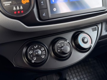 Toyota Yaris III Hatchback 5d Facelifting 2017 1.0 VVT-i 72KM 2020 TOYOTA YARIS 1.0 Life KRAJOWA BEZWYPADKOWA I WŁAŚCICIEL, zdjęcie 29