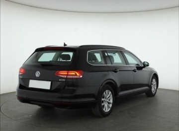 Volkswagen Passat B8 Variant 2.0 TDI BlueMotion SCR 150KM 2017 VW Passat 2.0 TDI, Automat, Navi, Klima, zdjęcie 4