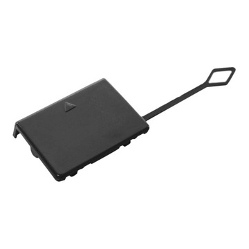 В задней части автомобиля имеется буксирный крюк с проушинами и колпачками.