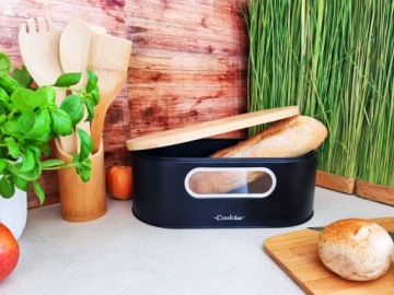 Эмалированная хлебница с крышкой из бамбуковой доски.