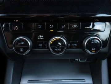 Skoda Octavia III Kombi Facelifting 1.6 TDI 115KM 2018 Skoda Octavia 1.6 TDI, Salon Polska, Klima, zdjęcie 12