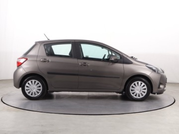 Toyota Yaris III Hatchback 5d Facelifting 2017 1.5 Dual VVT-iE 111KM 2019 Toyota Yaris 1.5 Dual VVT-i, Salon Polska, zdjęcie 5