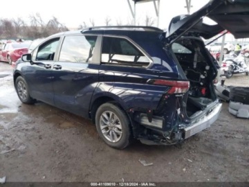 Toyota Sienna III 2024 Toyota Sienna Le, 2024r., 4x4, 2.5L 2.5 Benzyna 189KM, zdjęcie 3