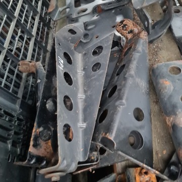 ACTROS MP 4 КРЕПЛЕНИЯ НА КОЛЕСНЫЕ АРКИ КРЫЛА