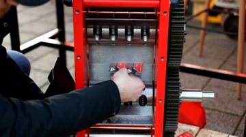 Измельчитель веток ARPAL AM-80BD. Режет ветки до 80 мм.