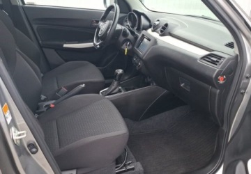 Suzuki Swift VI Hatchback Facelifting 1.2 DualJet SHVS 83KM 2021 Suzuki Swift 1.2 Dualjet SHVS Premium CVT 1.2 Benzyna 83KM, zdjęcie 20