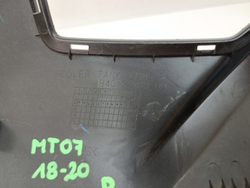 YAMAHA MT07 18-20 ПРАВАЯ КРЫШКА ЗАЛИВНОЙ ГОРЛОВИНЫ БАКА