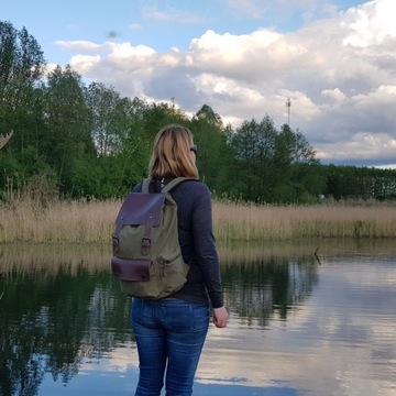 Plecak Markroyal na laptopa 15,6 vintage płótno oliwkowy z klapą magnesy