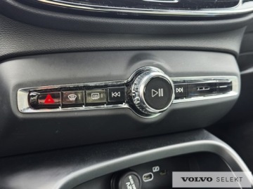 Volvo XC40 Crossover Facelifting 2.0 B3 163KM 2025 Volvo XC 40 B3 Core | Fusion Red | BLIS | Serwis A, zdjęcie 17