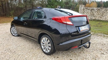 Honda Civic IX Hatchback 5d 2.2 i-DTEC 150KM 2011 Honda Civic 2.2 iDTEC 150KM # Climatronic # Kamera, zdjęcie 3