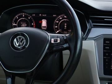Volkswagen Passat B8 Variant 2.0 TDI SCR 240KM 2017 VW Passat 2.0 BiTDI, Salon Polska, Serwis ASO, zdjęcie 21