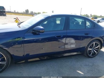 BMW Seria 5 G90-91 2025 BMW Seria 5 550E xDrive 2025 3.0l 3.0 Hybryda 483KM, zdjęcie 2