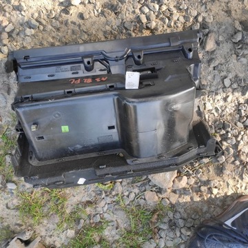 РУЧКА ПАССАЖИРСКОЙ ПЕРЧАТКИ AUDI A3 8L 8L1857095