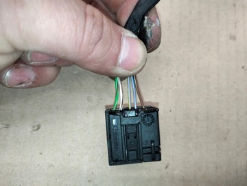 KLIKA LEVÝ PŘEDNÍ VW TOUAREG I 7L LC9Z KEYLESS