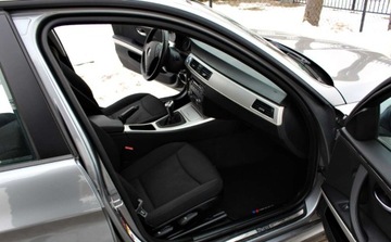 BMW Seria 3 E90-91-92-93 Limuzyna E90 320i 170KM 2009 BMW Seria 3 2.0 i Klimatyzacja automatyczna Podgrzewane fotele 1 rok gw, zdjęcie 15
