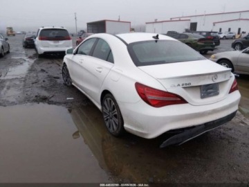 Mercedes CLA C118/X118 2019 Mercedes-Benz CLA 2019 r., 2,0L 4 MATIC 2.0 Benzyna 208KM, zdjęcie 3
