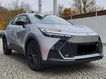 Toyota C-HR II SUV 1.8 Hybrid 140KM 2026 Od ręki - GR Sport 1.8 Hybrid Dynamic Force 140KM, zdjęcie 2