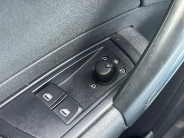 Audi A1 I Hatchback 3d 1.6 TDI 105KM 2011 Audi A1 3-drzwiowe 1.6 TDI 105KM 2011r, S-Line, zdjęcie 29