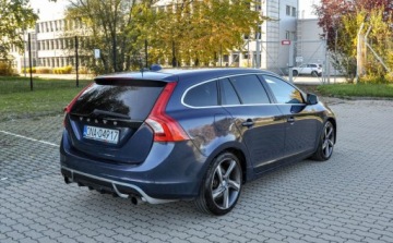 Volvo V60 I Kombi 2.0 D3 163KM 2011 Volvo V60 2,0d 163KM Bezwypadkowy R-Design 2.0 Diesel 163KM, zdjęcie 3