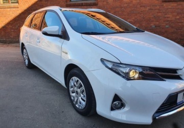 Toyota Auris II Touring Sports Hybrid 135 136KM 2014 Toyota Auris Hybryda Kamera GetHelp 1.8 Hybryda 136KM, zdjęcie 1