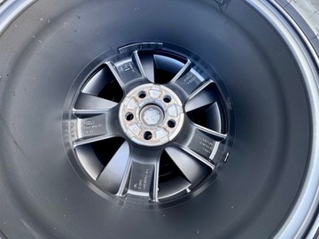 ALU RÁFKY LAND ROVER NEW DEFENDER L663 ORIGINÁLNÍ ZIMNÍ 20 JAKO NOVÉ